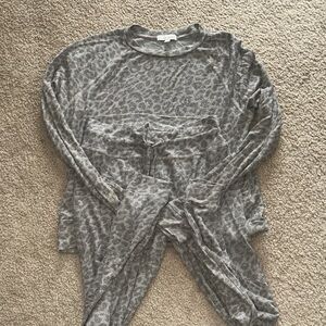 Beyond Yoga Heather Gray Top